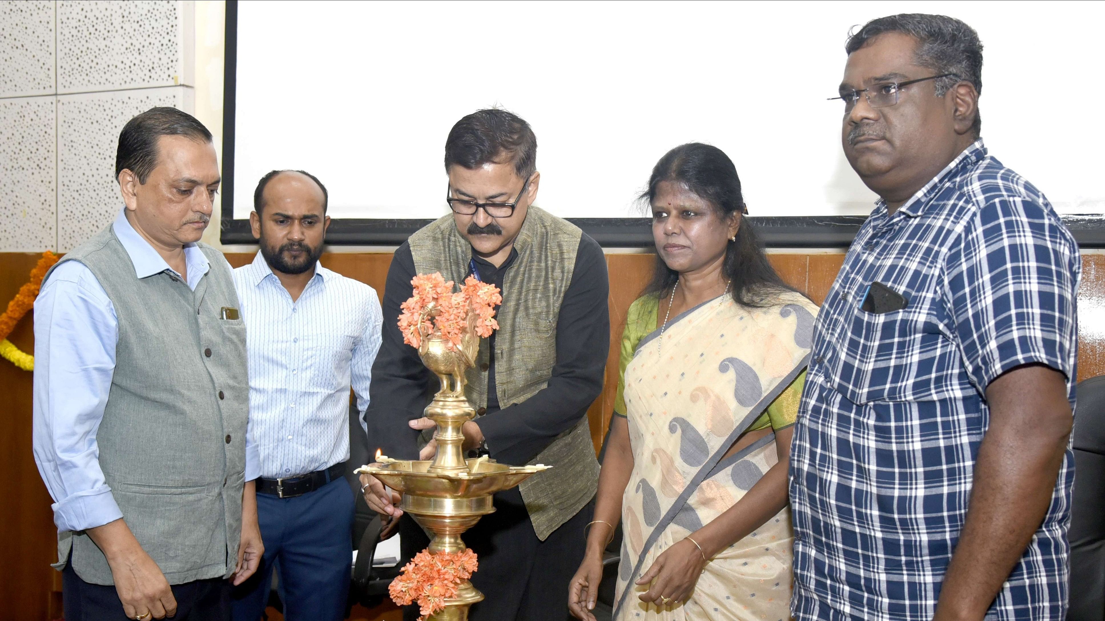 <div class="paragraphs"><p>Prof Girishnath Jha, Chairman, Commission for Scientific and Technical Terminology, New Delhi, Prof Shailendra Mohan, Director, CIIL, Sujoy Sarkar, L-JRO, CIIL inaugurate 56th Foundation day celebrations of CIIL in Mysuru on Wednesday.</p></div>